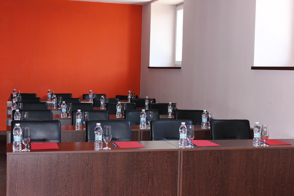 Kendros Hotel Plovdiv Ngoại thất bức ảnh