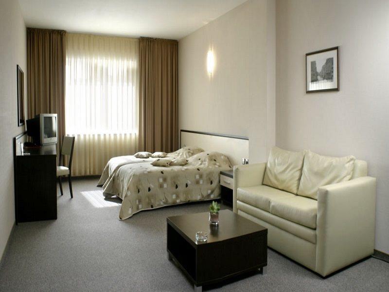 Kendros Hotel Plovdiv Ngoại thất bức ảnh