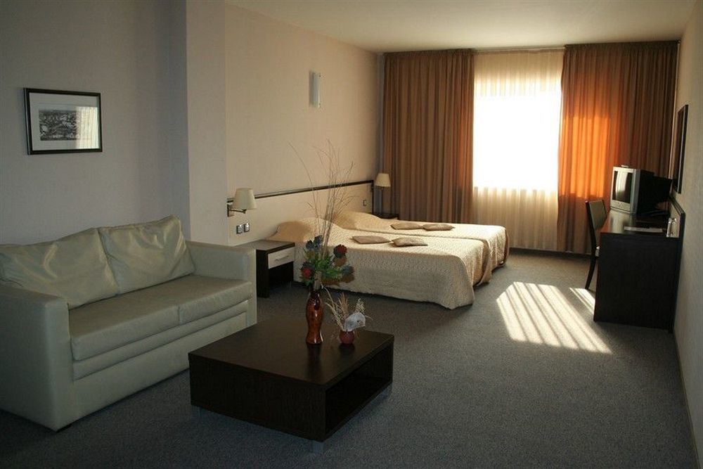 Kendros Hotel Plovdiv Ngoại thất bức ảnh